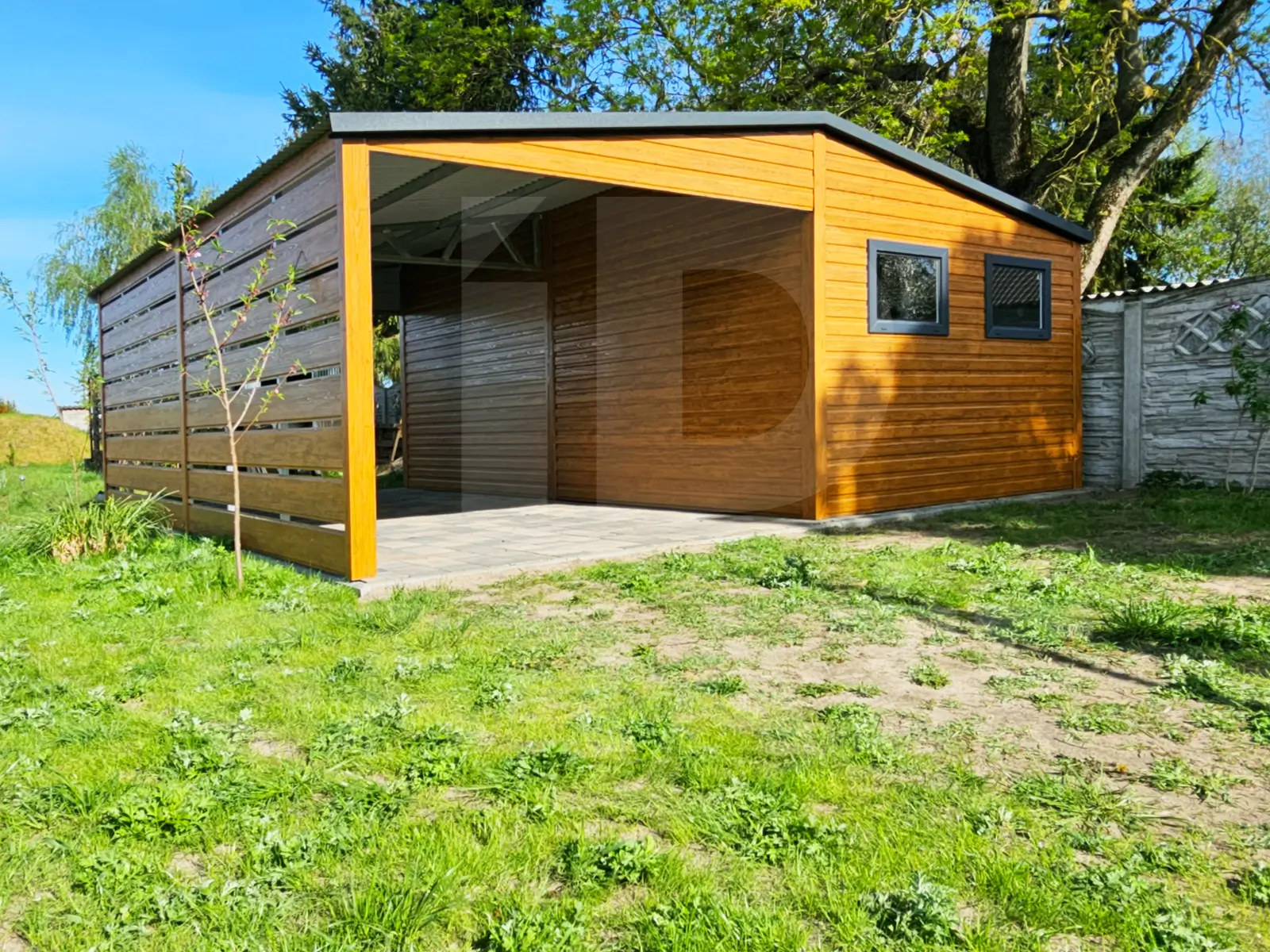 Garaż blaszany drewnopodobny z wiatą 6 x 6, Multigloss i grafit